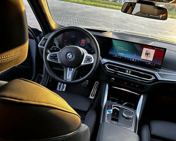 Серый БМВ i4, объемом двигателя 0 л и пробегом 31 тыс. км за 51290 $, фото 17 на Automoto.ua