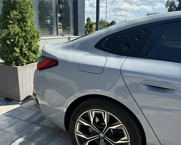Серый БМВ i4, объемом двигателя 0 л и пробегом 12 тыс. км за 47500 $, фото 13 на Automoto.ua