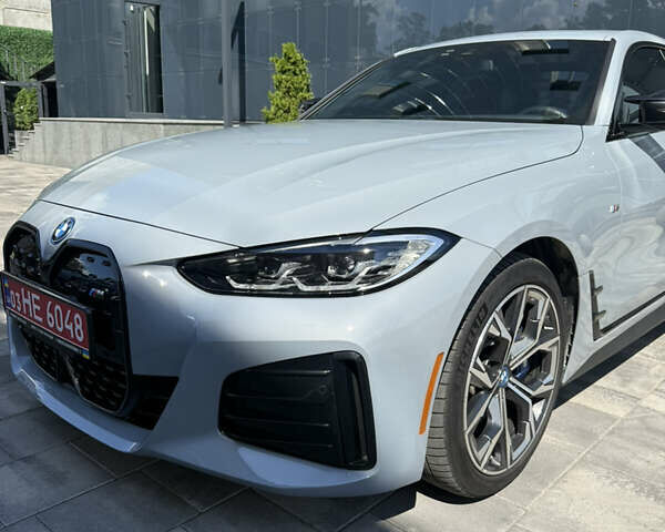 Серый БМВ i4, объемом двигателя 0 л и пробегом 12 тыс. км за 47500 $, фото 3 на Automoto.ua