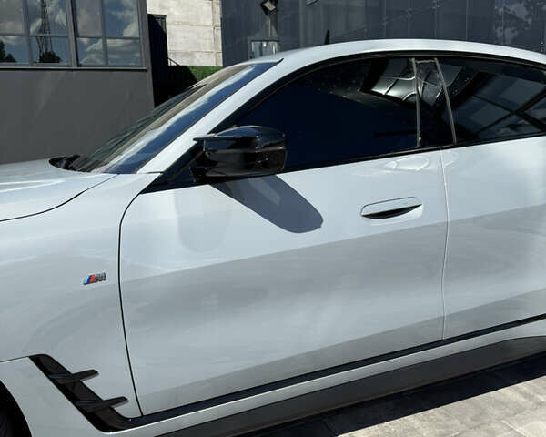Серый БМВ i4, объемом двигателя 0 л и пробегом 12 тыс. км за 47500 $, фото 5 на Automoto.ua