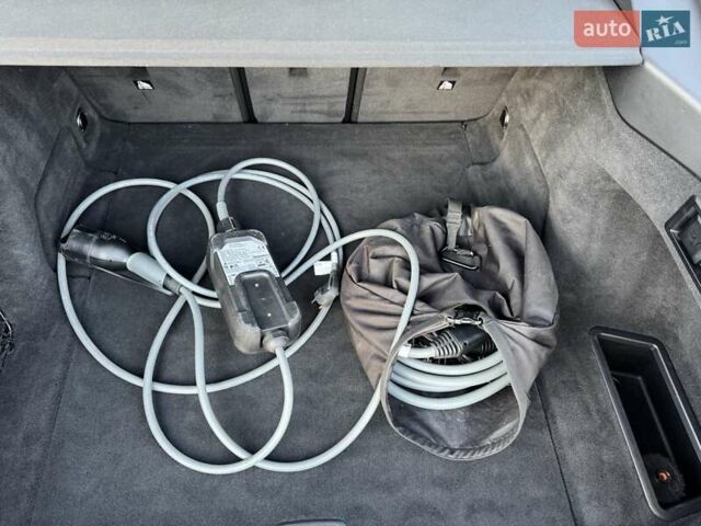 Серый БМВ i4, объемом двигателя 0 л и пробегом 40 тыс. км за 47000 $, фото 35 на Automoto.ua