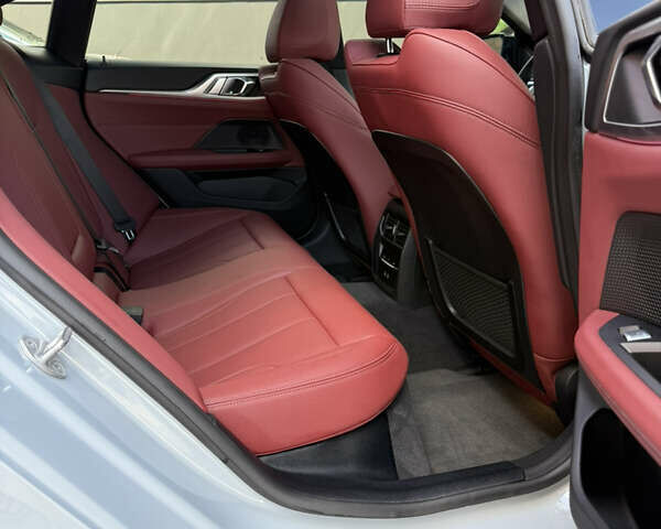 Серый БМВ i4, объемом двигателя 0 л и пробегом 12 тыс. км за 47500 $, фото 39 на Automoto.ua