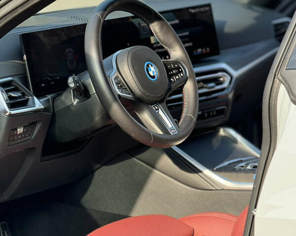 Серый БМВ i4, объемом двигателя 0 л и пробегом 4 тыс. км за 45000 $, фото 25 на Automoto.ua