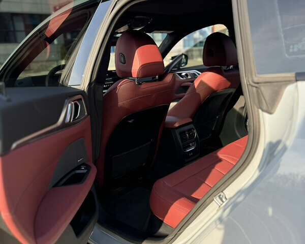 Серый БМВ i4, объемом двигателя 0 л и пробегом 6 тыс. км за 42000 $, фото 31 на Automoto.ua