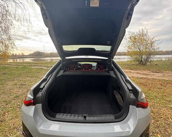 Сірий БМВ i4, об'ємом двигуна 0 л та пробігом 32 тис. км за 41800 $, фото 8 на Automoto.ua