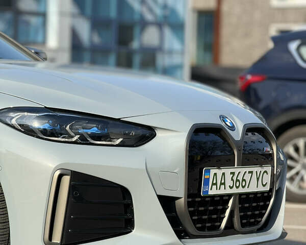 Серый БМВ i4, объемом двигателя 0 л и пробегом 4 тыс. км за 45000 $, фото 4 на Automoto.ua