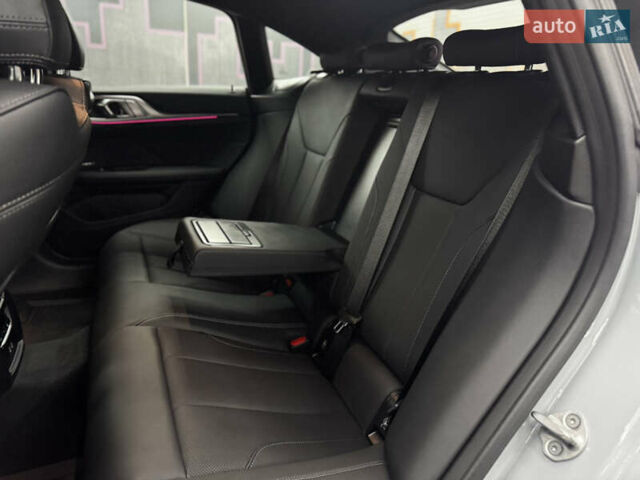 Серый БМВ i4, объемом двигателя 0 л и пробегом 25 тыс. км за 47500 $, фото 49 на Automoto.ua