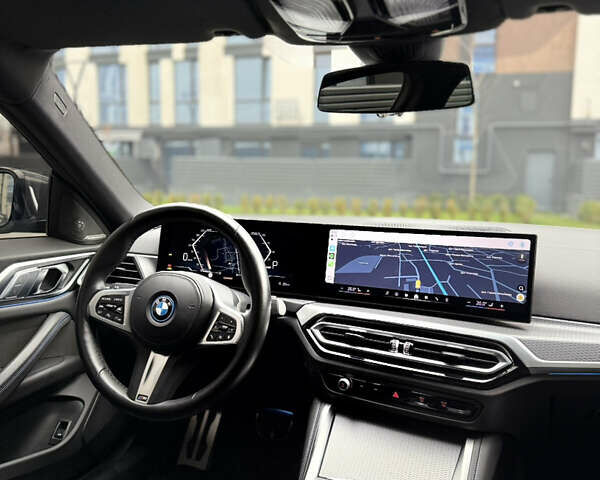 Серый БМВ i4, объемом двигателя 0 л и пробегом 32 тыс. км за 39900 $, фото 27 на Automoto.ua