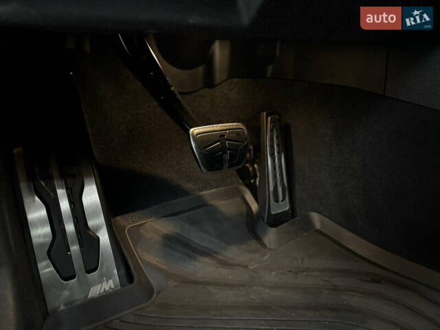 Серый БМВ i4, объемом двигателя 0 л и пробегом 25 тыс. км за 47500 $, фото 32 на Automoto.ua