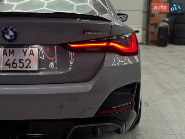 Серый БМВ i4, объемом двигателя 0 л и пробегом 25 тыс. км за 47500 $, фото 9 на Automoto.ua