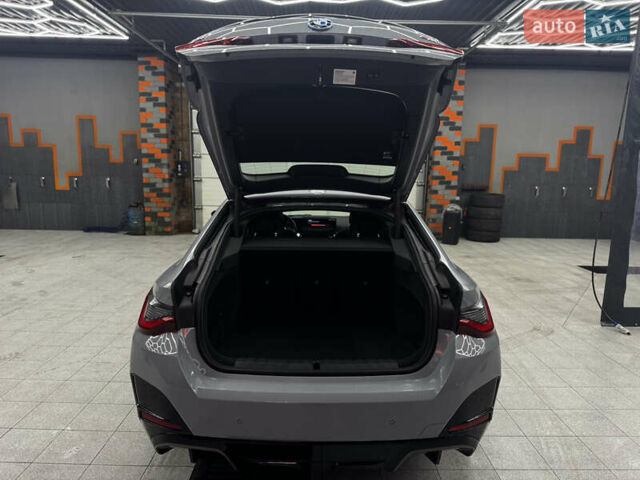 Серый БМВ i4, объемом двигателя 0 л и пробегом 25 тыс. км за 47500 $, фото 53 на Automoto.ua