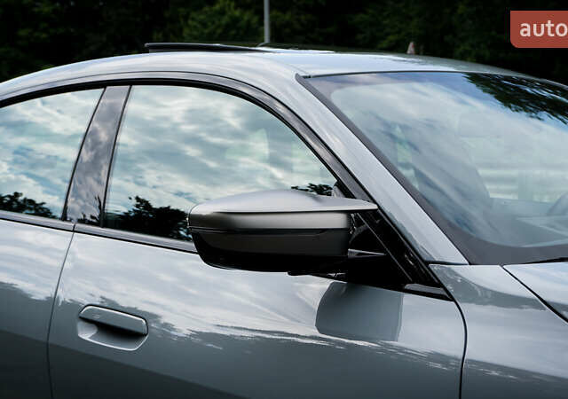 Серый БМВ i4, объемом двигателя 0 л и пробегом 25 тыс. км за 44600 $, фото 5 на Automoto.ua