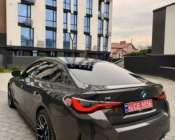Серый БМВ i4, объемом двигателя 0 л и пробегом 32 тыс. км за 39900 $, фото 9 на Automoto.ua