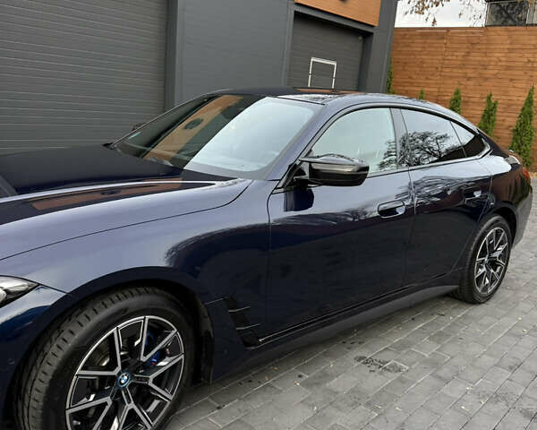 Синий БМВ i4, объемом двигателя 0 л и пробегом 18 тыс. км за 49999 $, фото 2 на Automoto.ua
