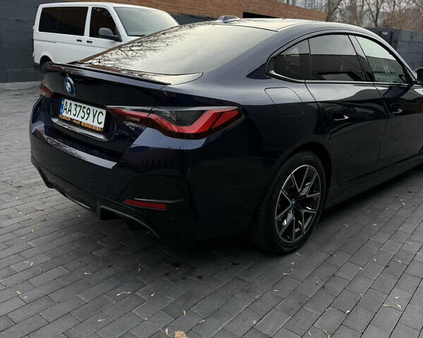 Синий БМВ i4, объемом двигателя 0 л и пробегом 18 тыс. км за 49999 $, фото 7 на Automoto.ua