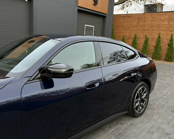 Синий БМВ i4, объемом двигателя 0 л и пробегом 18 тыс. км за 49999 $, фото 4 на Automoto.ua