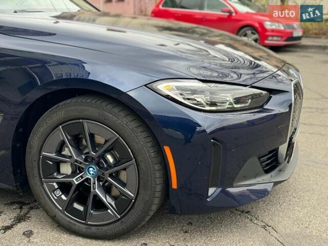 Синий БМВ i4, объемом двигателя 0 л и пробегом 16 тыс. км за 32990 $, фото 2 на Automoto.ua