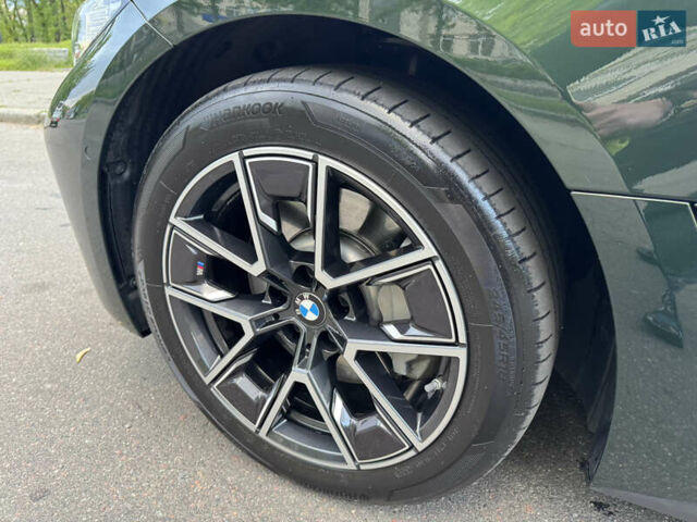 Зеленый БМВ i4, объемом двигателя 0 л и пробегом 27 тыс. км за 45900 $, фото 9 на Automoto.ua