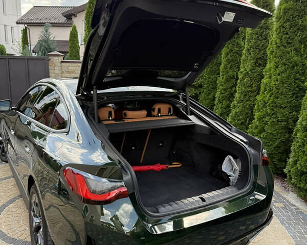 Зеленый БМВ i4, объемом двигателя 0 л и пробегом 17 тыс. км за 35500 $, фото 5 на Automoto.ua