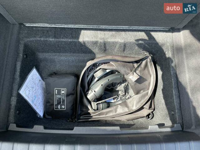 Зеленый БМВ i4, объемом двигателя 0 л и пробегом 27 тыс. км за 45900 $, фото 30 на Automoto.ua