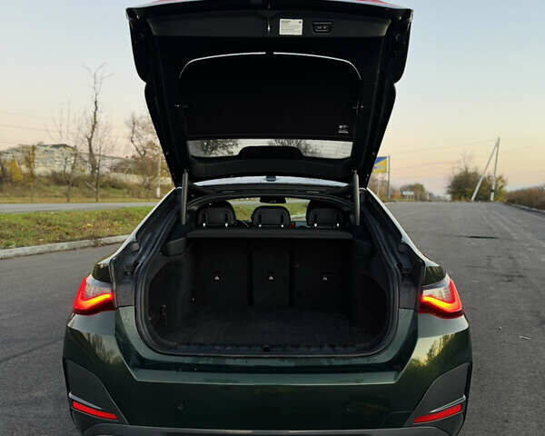 Зелений БМВ i4, об'ємом двигуна 0 л та пробігом 3 тис. км за 43000 $, фото 10 на Automoto.ua