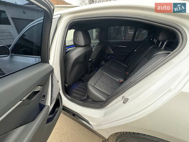 Білий БМВ i5, об'ємом двигуна 0 л та пробігом 10 тис. км за 57000 $, фото 13 на Automoto.ua
