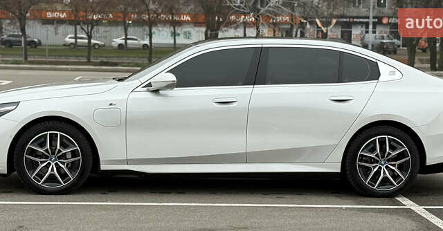 Белый БМВ i5, объемом двигателя 0 л и пробегом 12 тыс. км за 43999 $, фото 10 на Automoto.ua