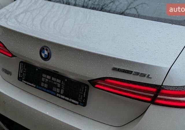 Белый БМВ i5, объемом двигателя 0 л и пробегом 11 тыс. км за 43999 $, фото 13 на Automoto.ua