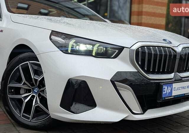 Белый БМВ i5, объемом двигателя 0 л и пробегом 11 тыс. км за 43999 $, фото 11 на Automoto.ua