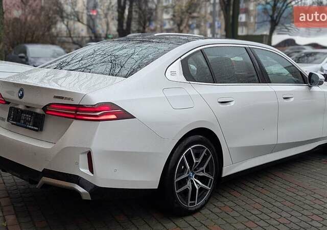 Белый БМВ i5, объемом двигателя 0 л и пробегом 11 тыс. км за 43999 $, фото 12 на Automoto.ua