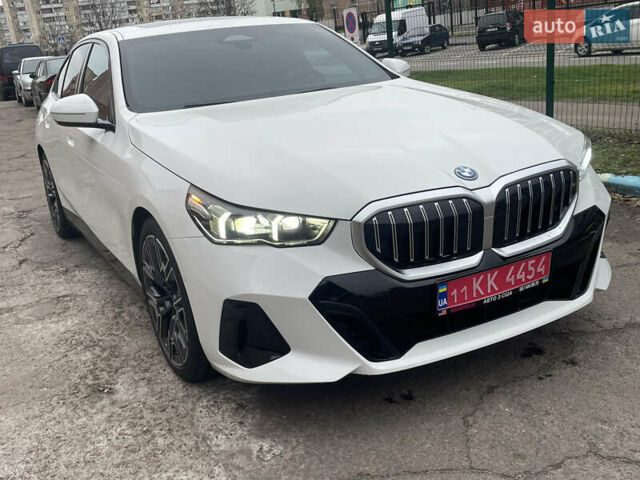 Белый БМВ i5, объемом двигателя 0 л и пробегом 20 тыс. км за 59000 $, фото 1 на Automoto.ua