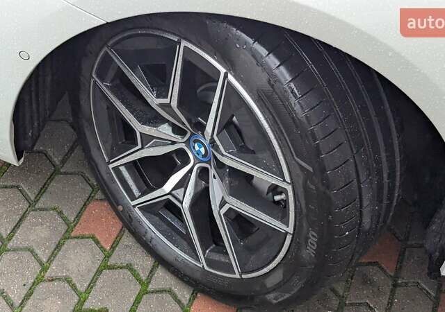 Белый БМВ i5, объемом двигателя 0 л и пробегом 11 тыс. км за 43999 $, фото 16 на Automoto.ua