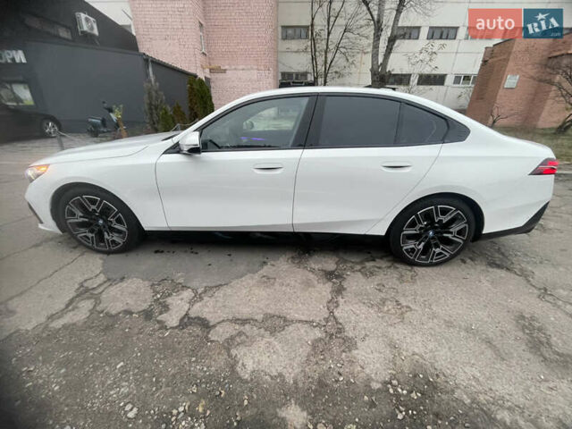 Белый БМВ i5, объемом двигателя 0 л и пробегом 20 тыс. км за 59000 $, фото 4 на Automoto.ua