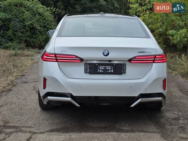 Белый БМВ i5, объемом двигателя 0 л и пробегом 3 тыс. км за 49999 $, фото 12 на Automoto.ua