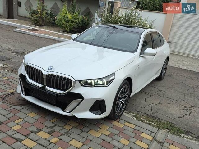 Белый БМВ i5, объемом двигателя 0 л и пробегом 3 тыс. км за 49999 $, фото 28 на Automoto.ua