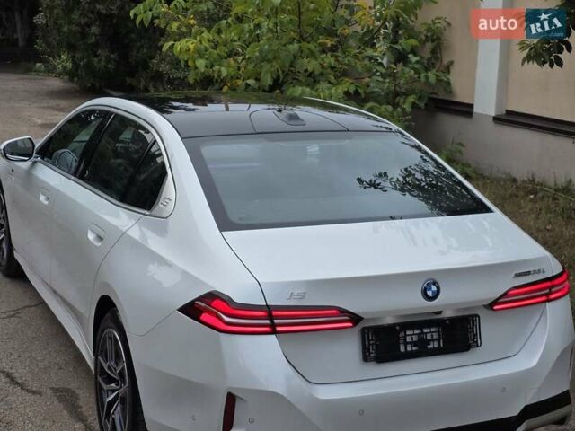 Белый БМВ i5, объемом двигателя 0 л и пробегом 3 тыс. км за 49999 $, фото 13 на Automoto.ua