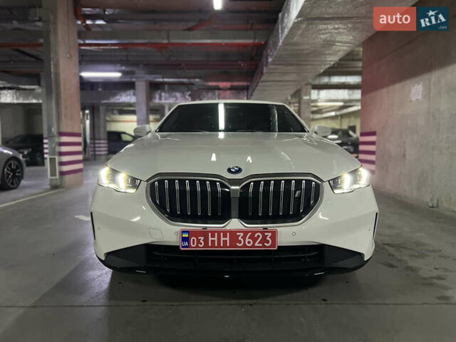 Белый БМВ i5, объемом двигателя 0 л и пробегом 7 тыс. км за 57000 $, фото 1 на Automoto.ua