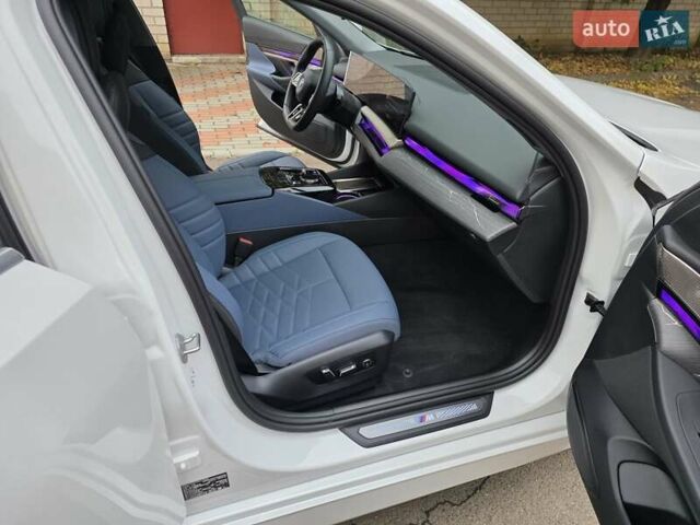Белый БМВ i5, объемом двигателя 0 л и пробегом 3 тыс. км за 49999 $, фото 53 на Automoto.ua