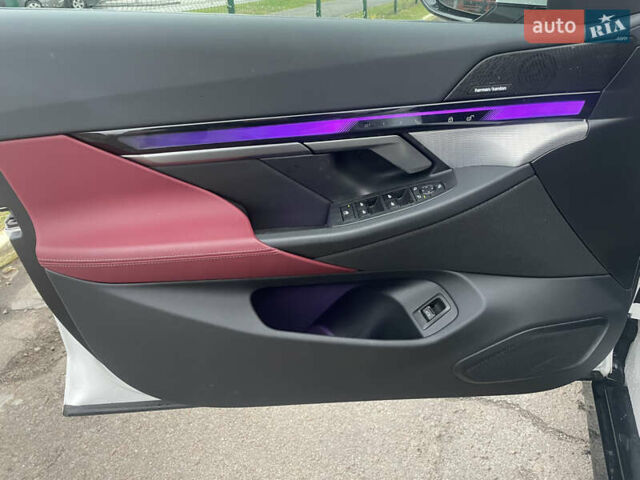 Белый БМВ i5, объемом двигателя 0 л и пробегом 20 тыс. км за 59000 $, фото 13 на Automoto.ua