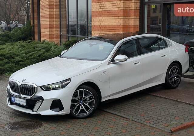 Белый БМВ i5, объемом двигателя 0 л и пробегом 11 тыс. км за 43999 $, фото 5 на Automoto.ua
