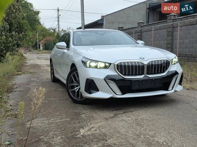 Белый БМВ i5, объемом двигателя 0 л и пробегом 3 тыс. км за 49999 $, фото 17 на Automoto.ua