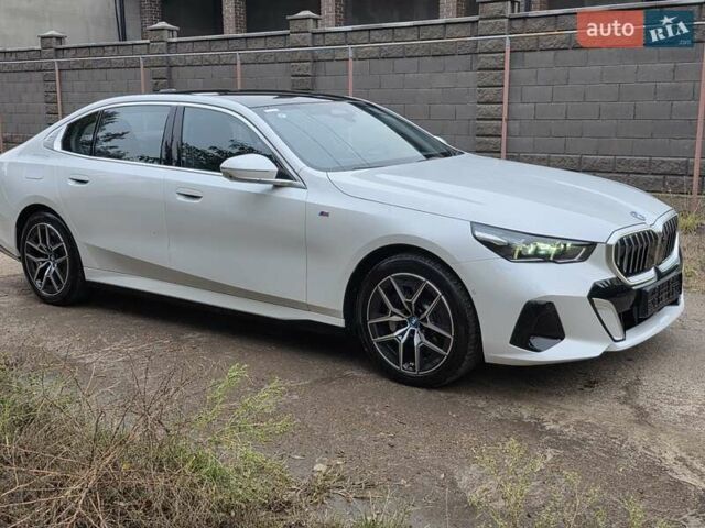 Белый БМВ i5, объемом двигателя 0 л и пробегом 3 тыс. км за 49999 $, фото 16 на Automoto.ua