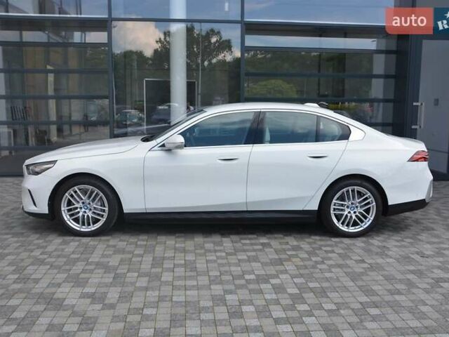 Білий БМВ i5, об'ємом двигуна 0 л та пробігом 6 тис. км за 59000 $, фото 1 на Automoto.ua