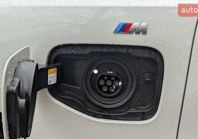Белый БМВ i5, объемом двигателя 0 л и пробегом 11 тыс. км за 43999 $, фото 17 на Automoto.ua