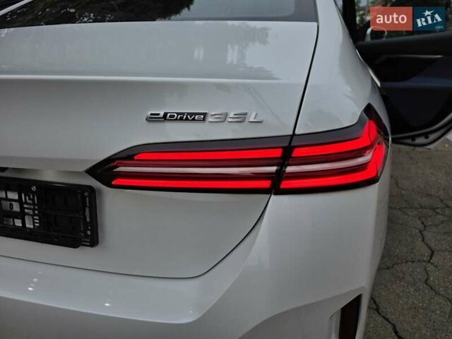 Белый БМВ i5, объемом двигателя 0 л и пробегом 3 тыс. км за 49999 $, фото 59 на Automoto.ua