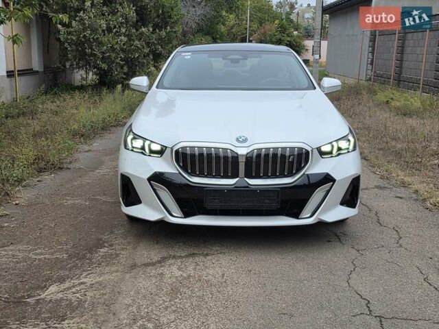 Белый БМВ i5, объемом двигателя 0 л и пробегом 3 тыс. км за 49999 $, фото 6 на Automoto.ua