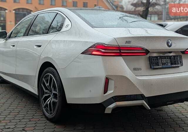 Белый БМВ i5, объемом двигателя 0 л и пробегом 11 тыс. км за 43999 $, фото 15 на Automoto.ua