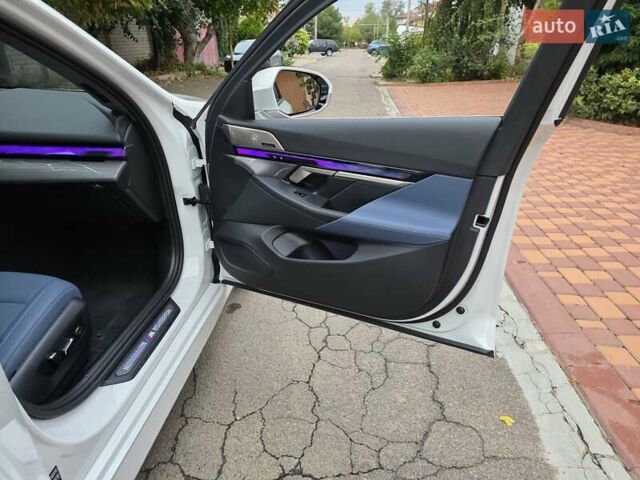 Белый БМВ i5, объемом двигателя 0 л и пробегом 3 тыс. км за 49999 $, фото 54 на Automoto.ua