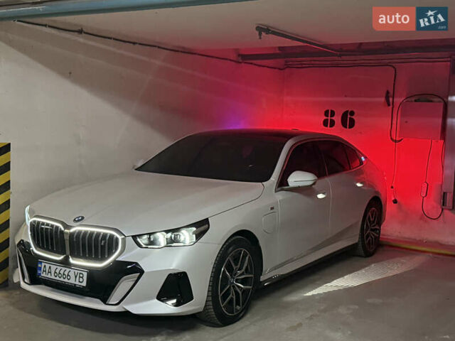 Белый БМВ i5, объемом двигателя 0 л и пробегом 12 тыс. км за 43999 $, фото 48 на Automoto.ua