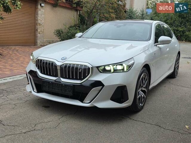 Белый БМВ i5, объемом двигателя 0 л и пробегом 3 тыс. км за 49999 $, фото 25 на Automoto.ua